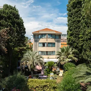 Cezanne Cannes